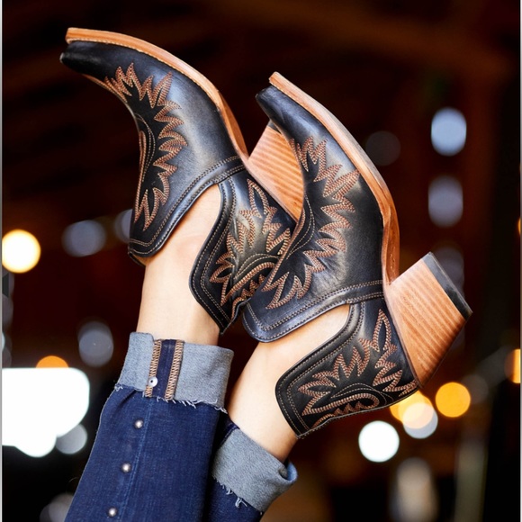 ARIAT Dixon Western Bootie in Brooklyn Black Size 6.5 - Picture 3 of 6